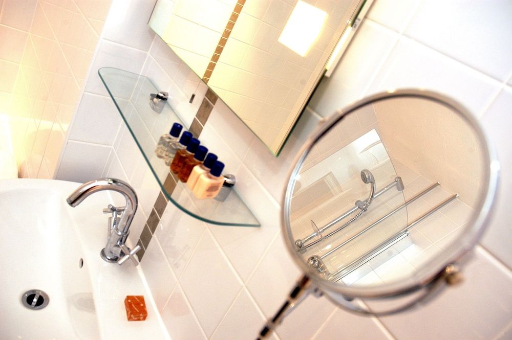 Unicorn, Gunthorpe by Marston's Inns Twin Room 6