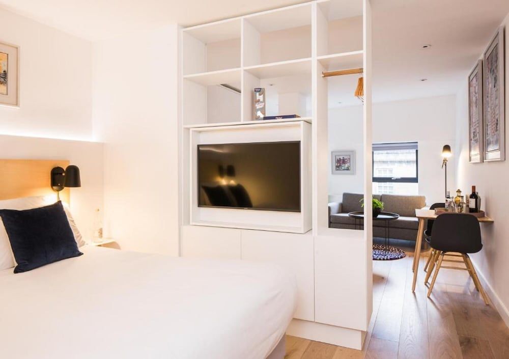 Hiding Space - Westgate Apartments Standard Studio 9