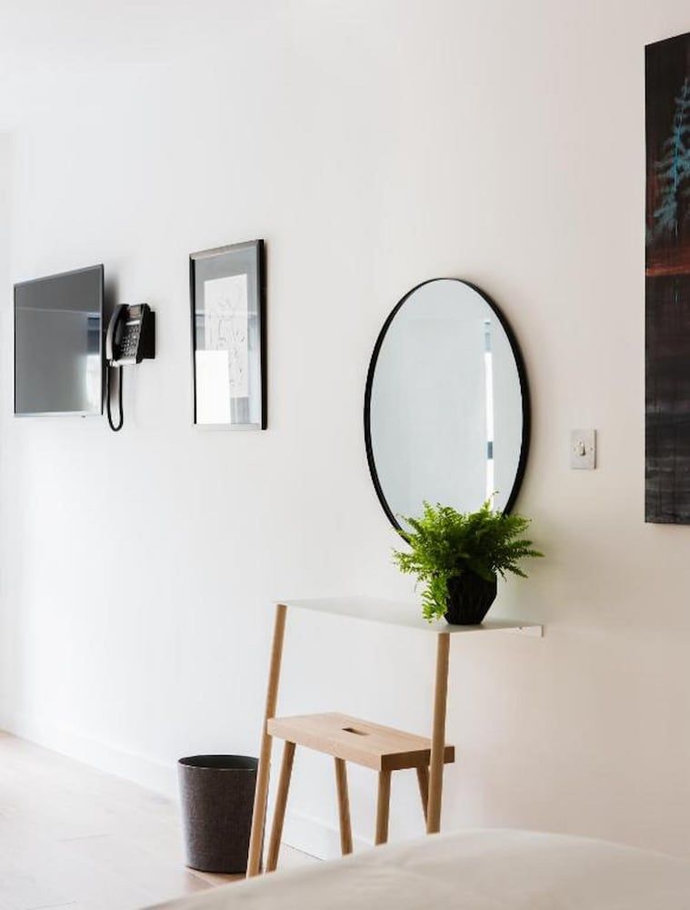 Hiding Space - Westgate Apartments Standard Studio 8