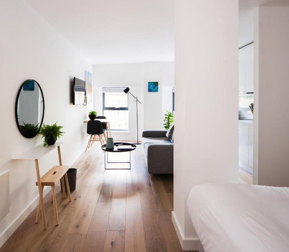 Hiding Space - Westgate Apartments Standard Studio 10