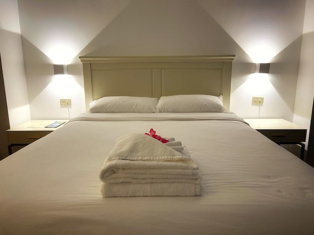 Tinian Diamond Hotel Queen Room 2