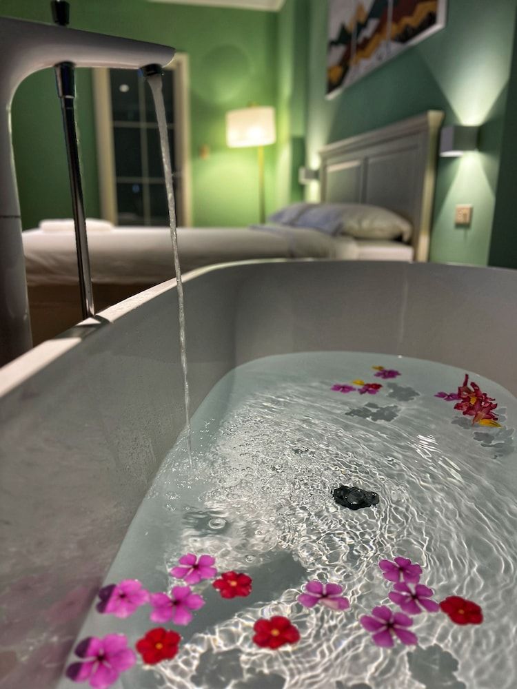 Tinian Diamond Hotel Master Suite (3 Bedrooms) 7