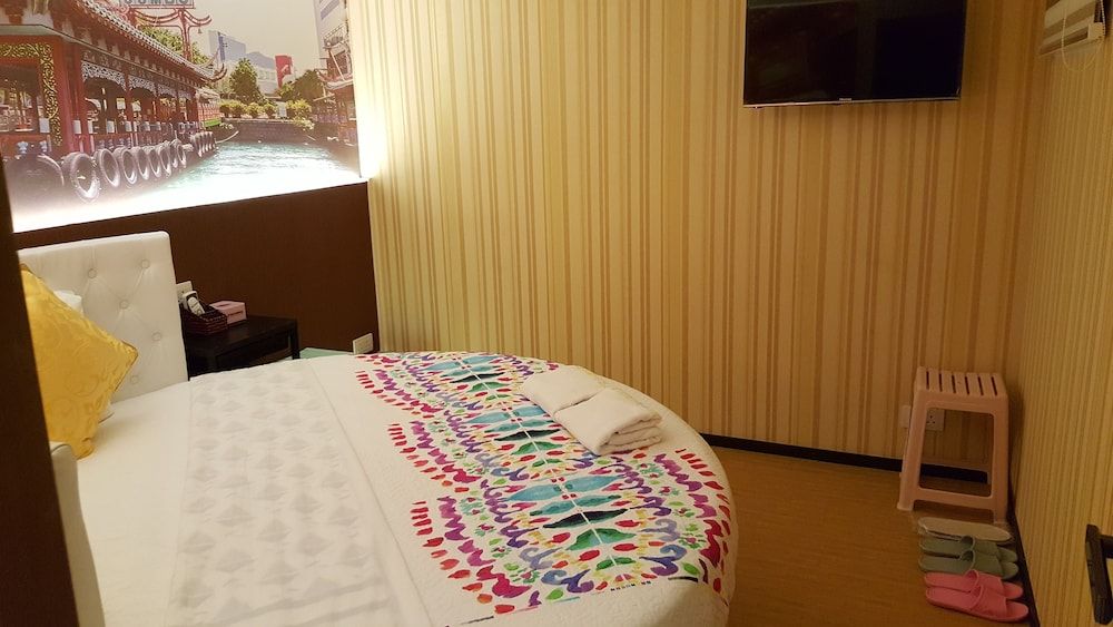 Romantic Room (Round bed)
