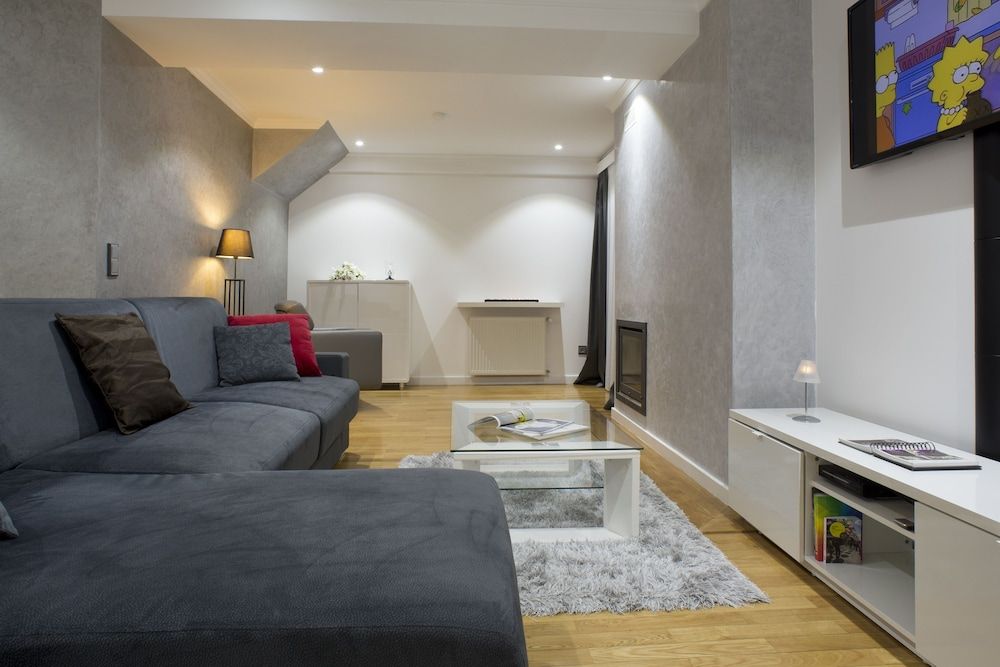 The Queen Luxury Apartments - Villa Cortina Executive Apartment, Hot Tub 8