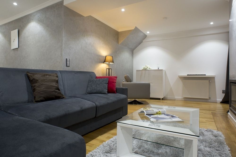 The Queen Luxury Apartments - Villa Cortina Executive Apartment, Hot Tub 7