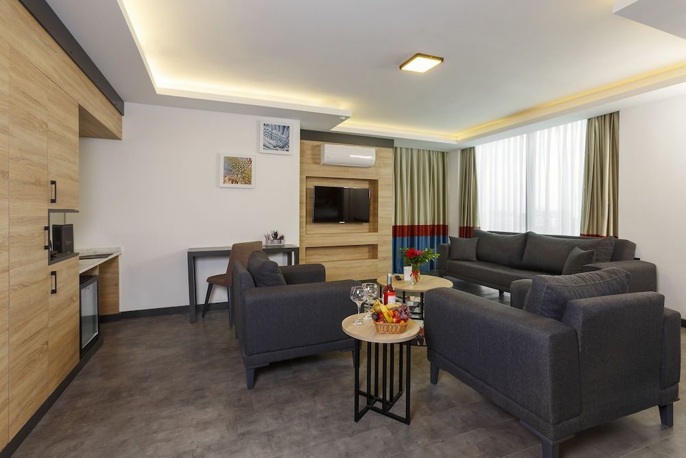 Optimum Luxury Hotel & Spa Deluxe Suite, 1 King Bed with Sofa bed, City View, Corner 3