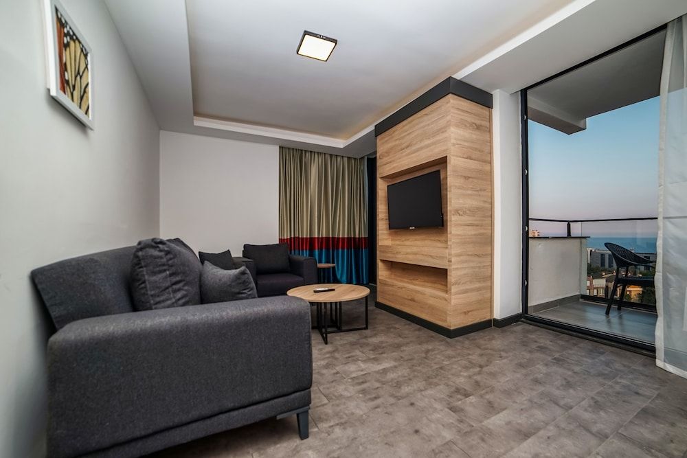 Optimum Luxury Hotel & Spa Deluxe Suite, 1 King Bed with Sofa bed, City View, Corner 9