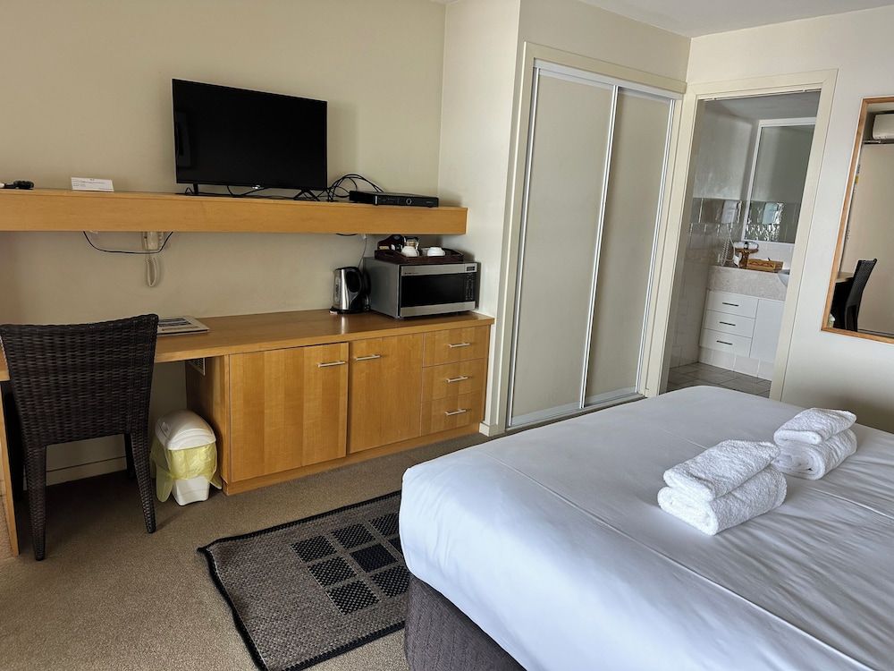 Riverside Apartments & Hotel Ballina Standard Room, 1 Queen Bed