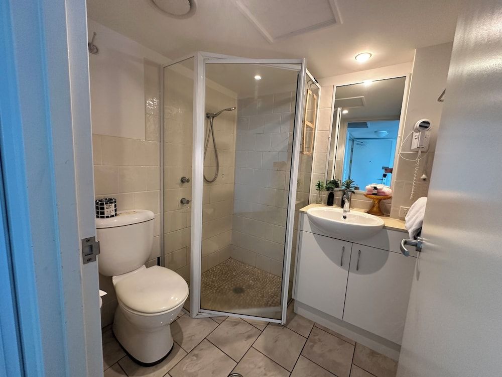 Riverside Apartments & Hotel Ballina Standard Room, 1 Queen Bed 4