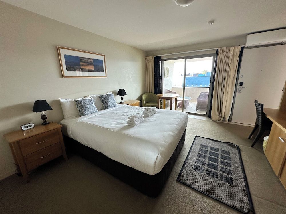 Riverside Apartments & Hotel Ballina Standard Room, 1 Queen Bed 3