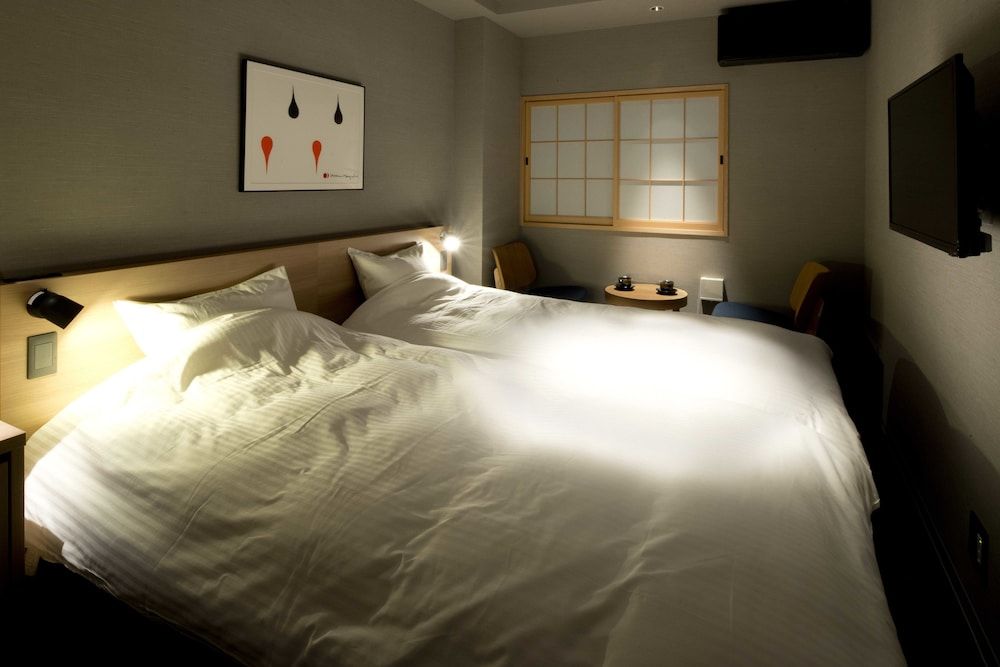 [305] Hollywood Twin Room