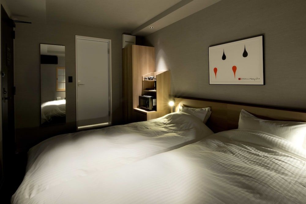 [305] Hollywood Twin Room