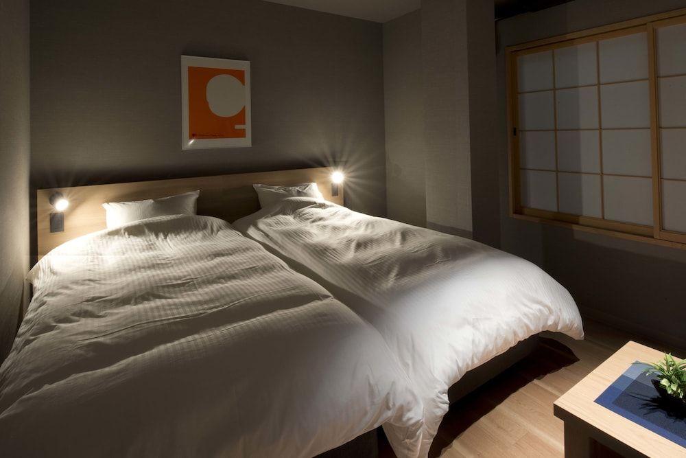 [203] Hollywood Twin Room