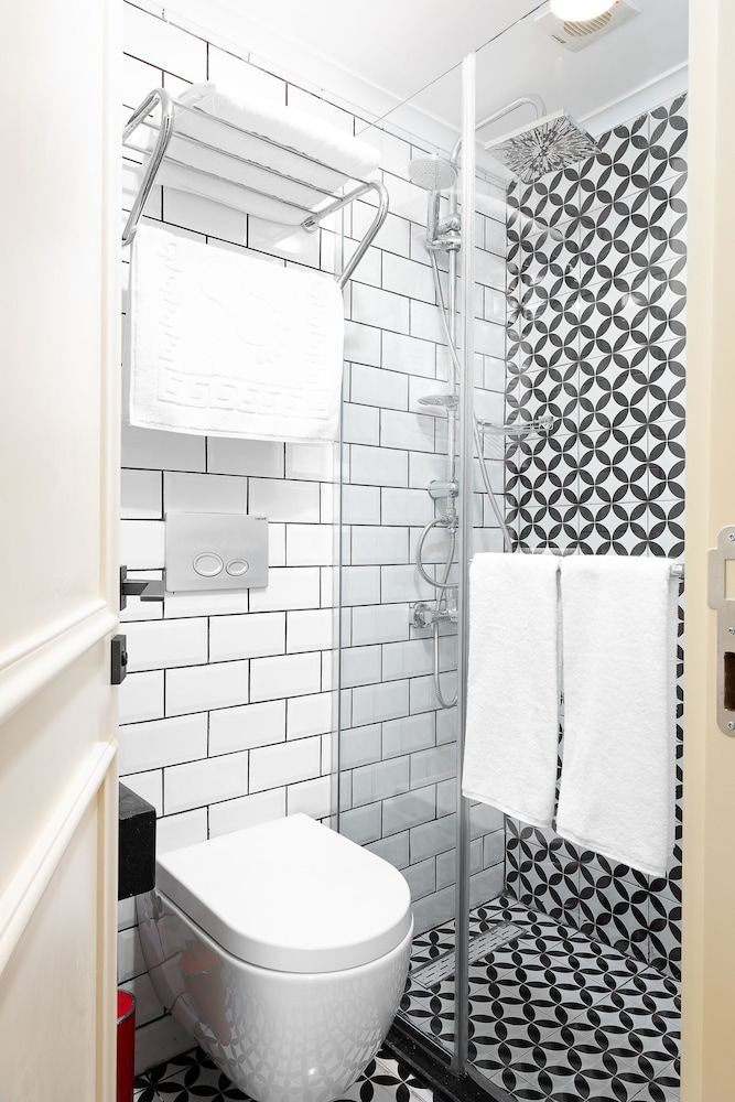 Mono Hotel Economy Double Room, 1 Double Bed, Courtyard View 7