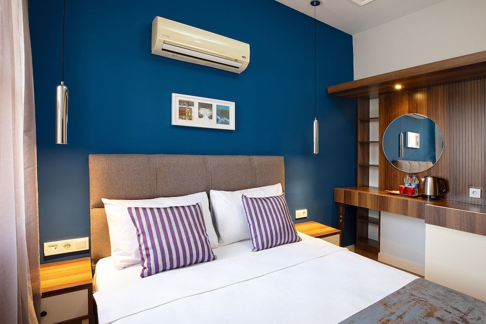 undefined Mono Hotel