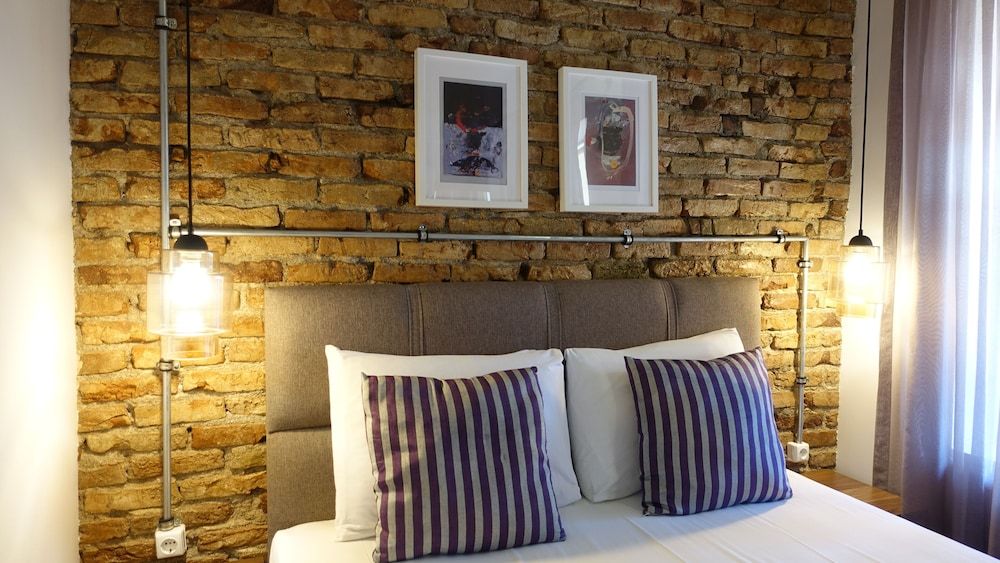 undefined Mono Hotel 2