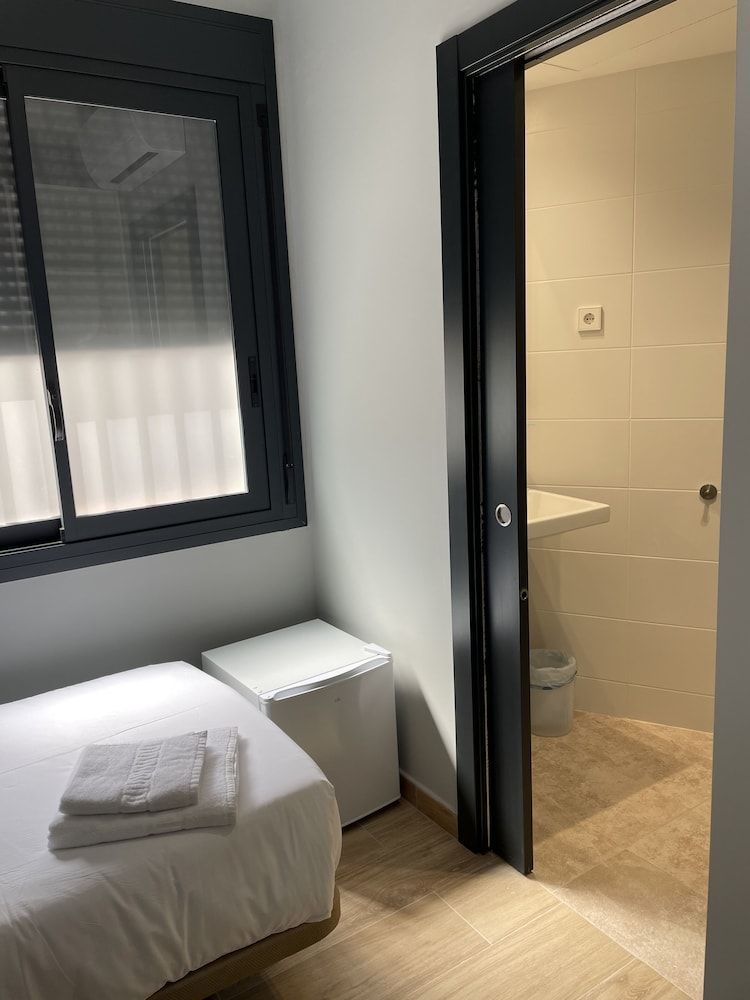 Hey Rooms Basic Single Room 11