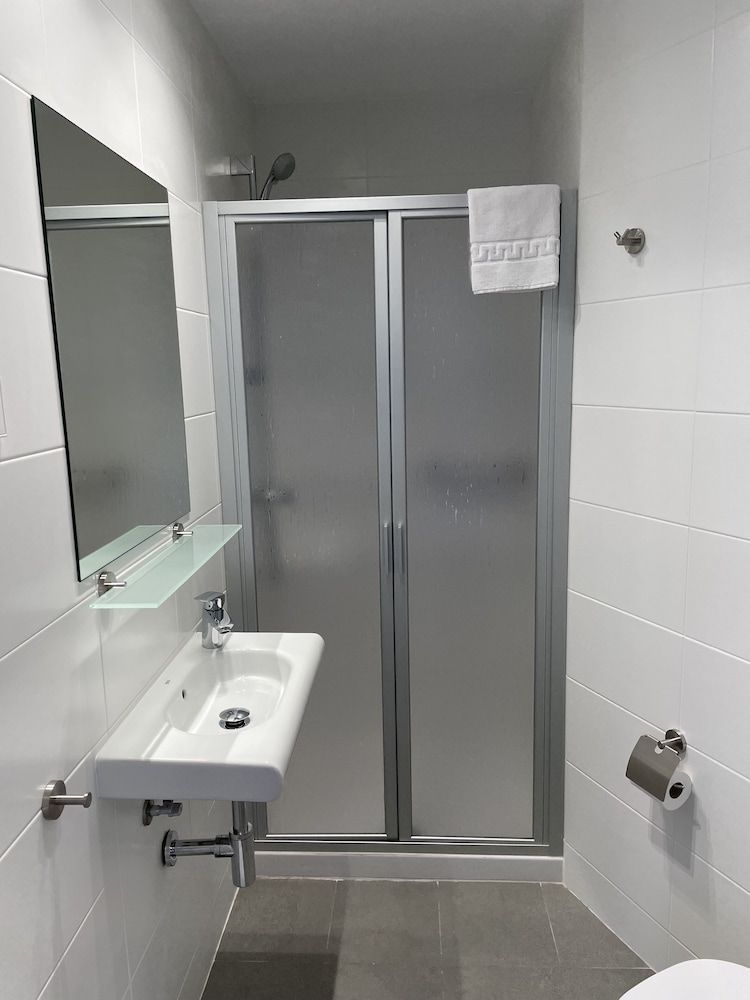 Hey Rooms Basic Single Room 4