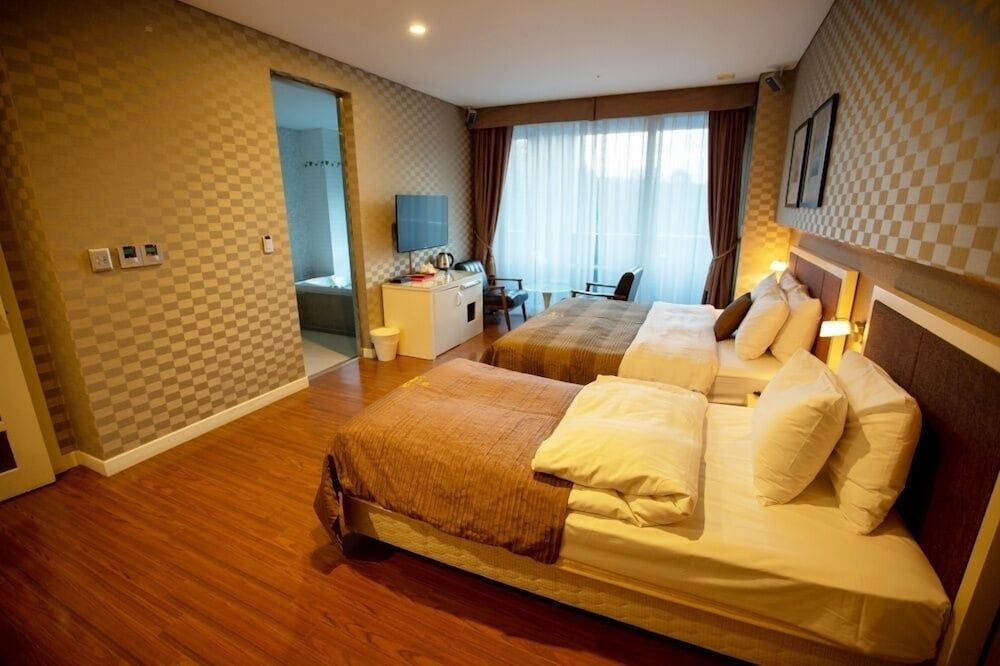 Hotel Wiz Junior Twin Room 3