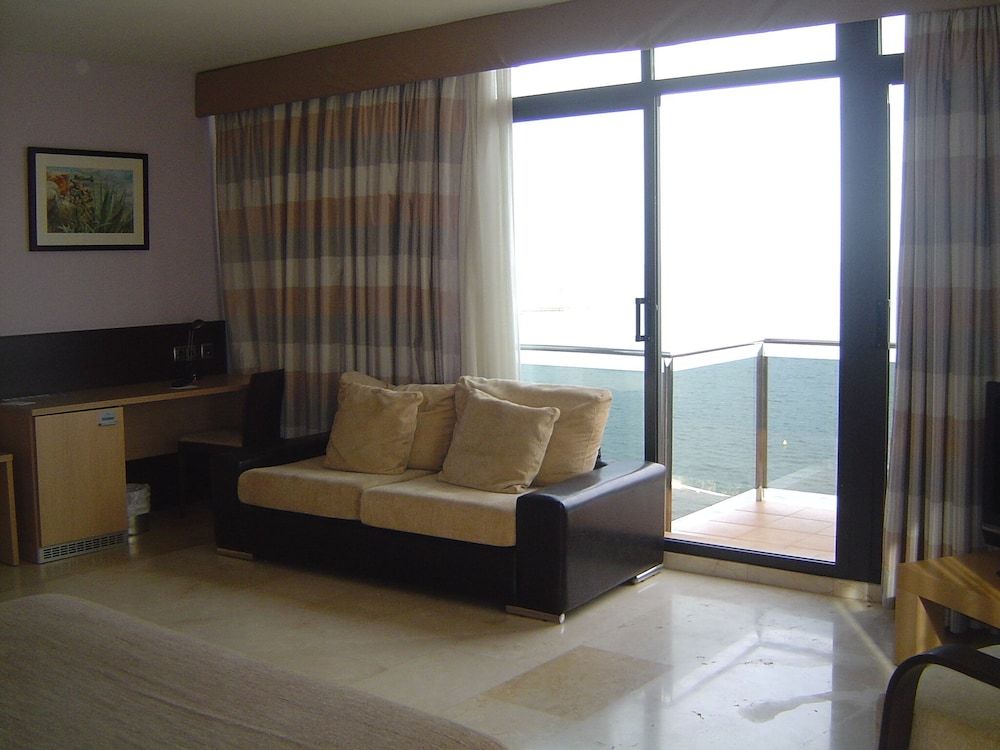 Junior Suite (2 adultos + 2 niños)