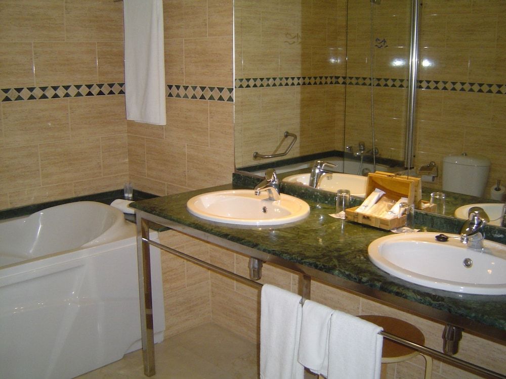 Standard Double Room, Partial Sea View