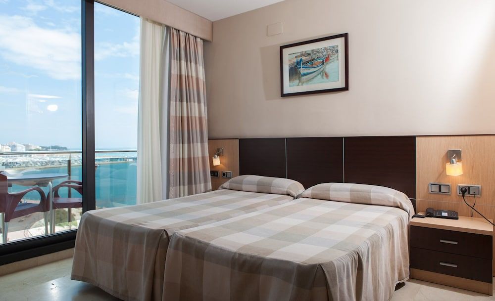 Double Room, Partial Ocean View (2 adultos + 1 niño)