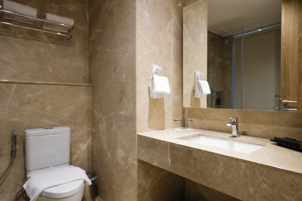 Azana Suite Hotel Antasari Deluxe Room, 1 King Bed 4