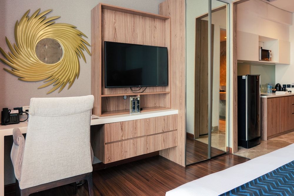 Azana Suite Hotel Antasari Deluxe Room, 1 King Bed 5