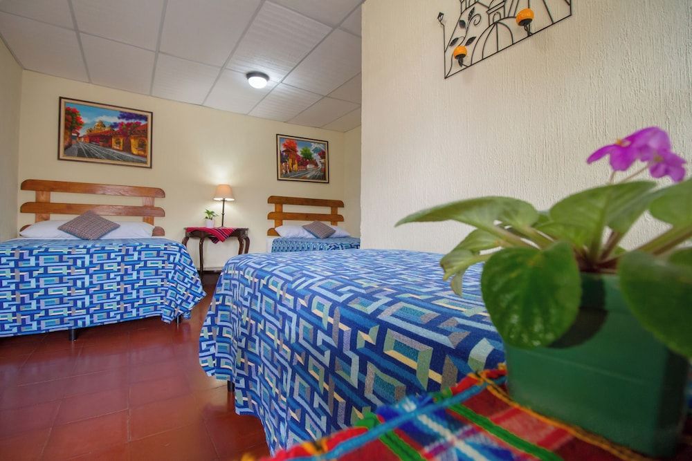 Posada Doña Luisa Standard Triple Room, Courtyard View 7