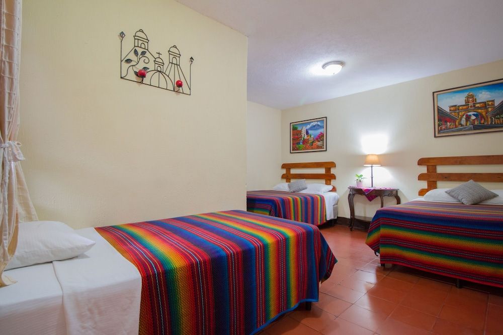 Posada Doña Luisa Standard Triple Room, Courtyard View 6