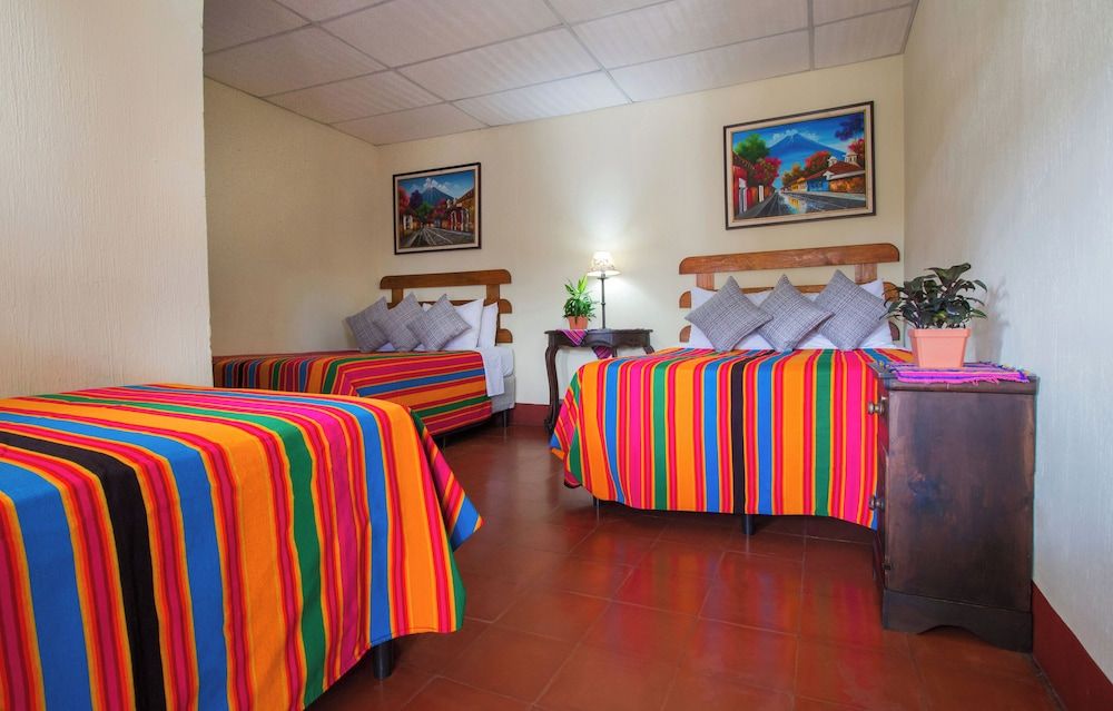 Posada Doña Luisa Standard Triple Room, Courtyard View 8