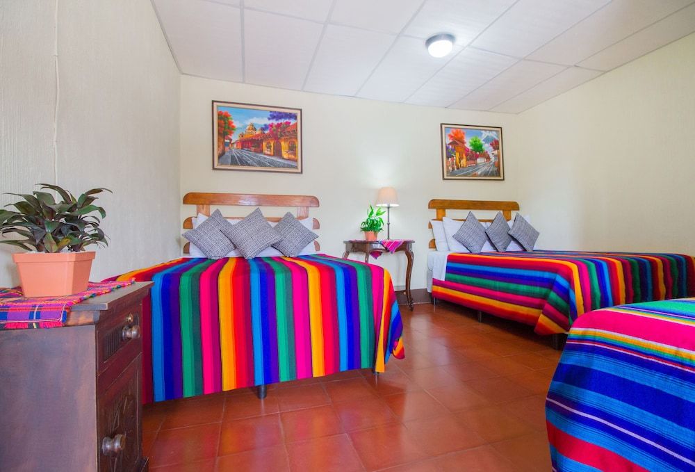 Posada Doña Luisa Standard Triple Room, Courtyard View 12