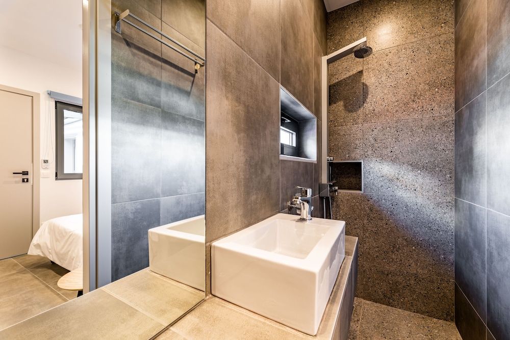 Athens Hub Hostel Basic Double Room (Room 8) 3