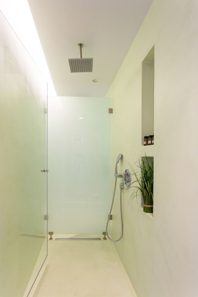 Artree Suites Deluxe King Suite 9