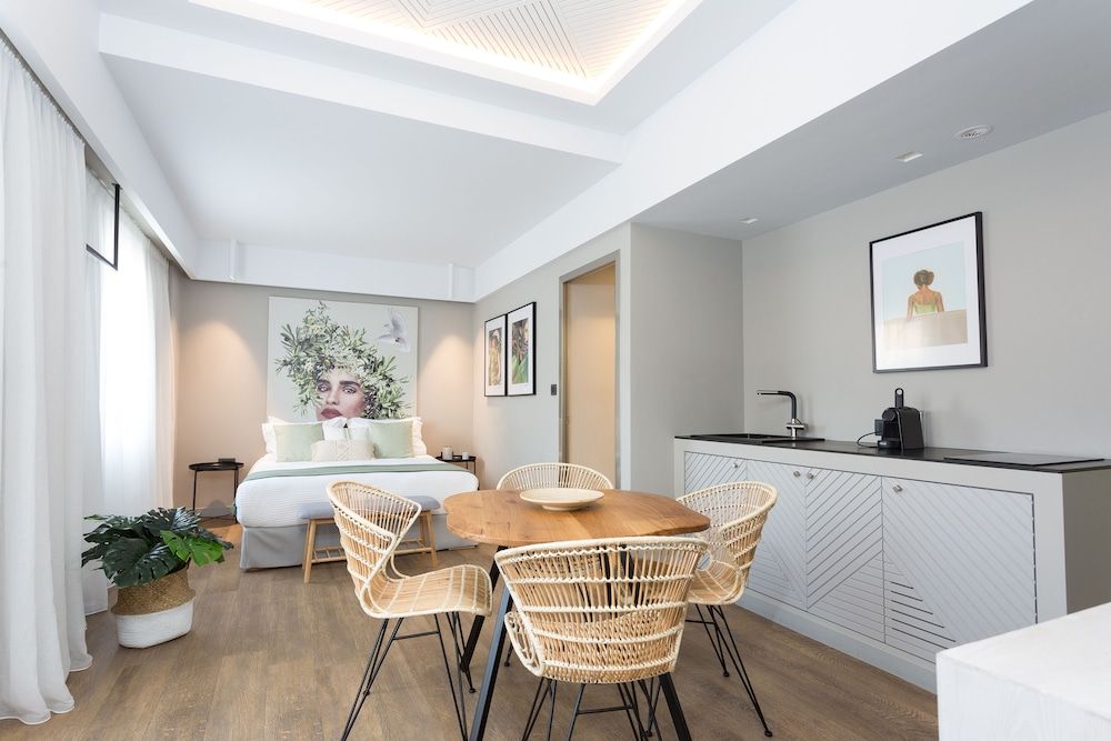 Artree Suites Deluxe King Suite 11