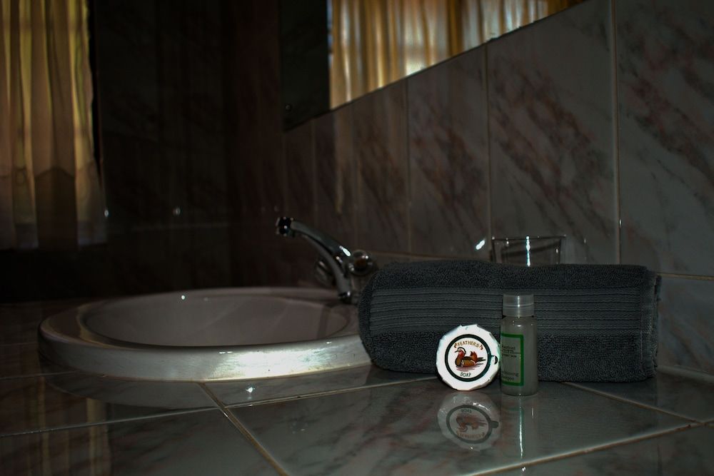 Waterfront Country Lodge Family Room (Small) 4