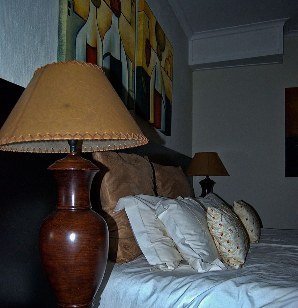 Waterfront Country Lodge Family Room (Small) 2