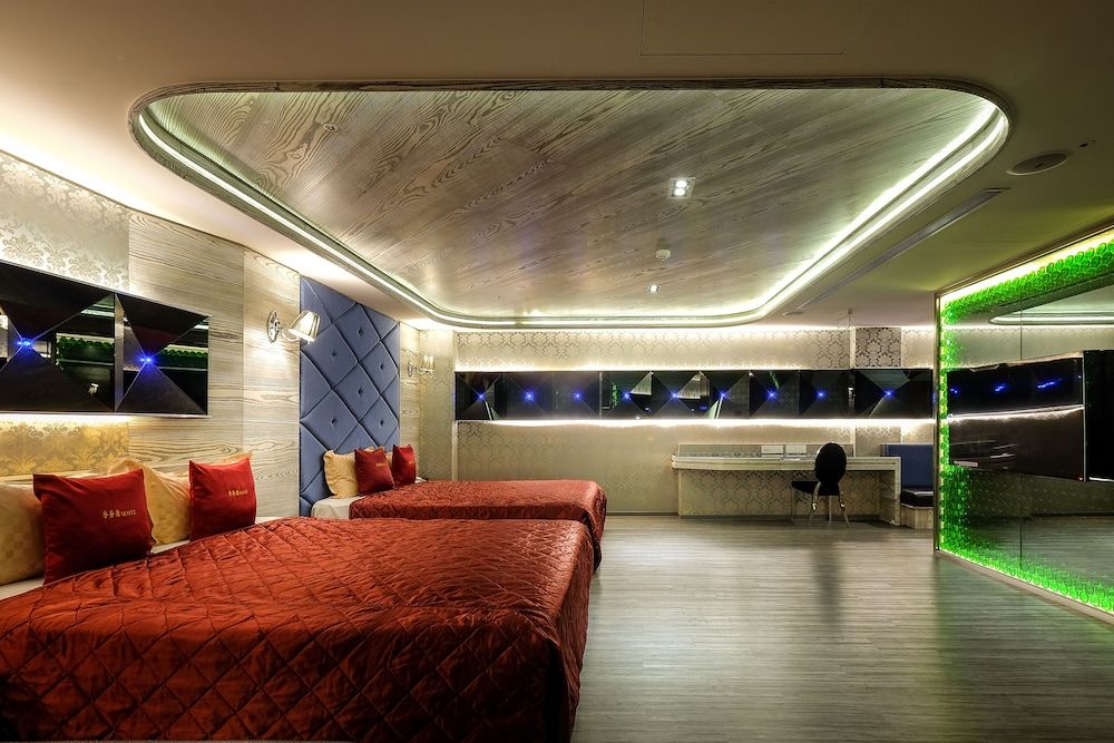 undefined Surreal Motel- XinJhung Branch 2