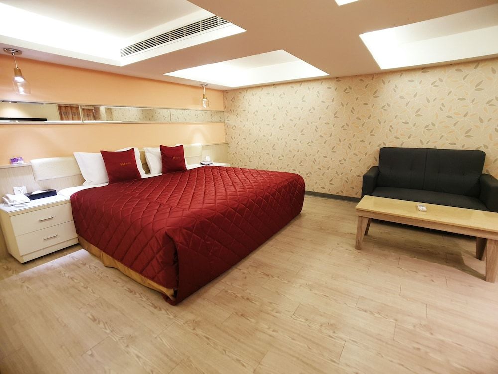 undefined Surreal Motel- XinJhung Branch 10