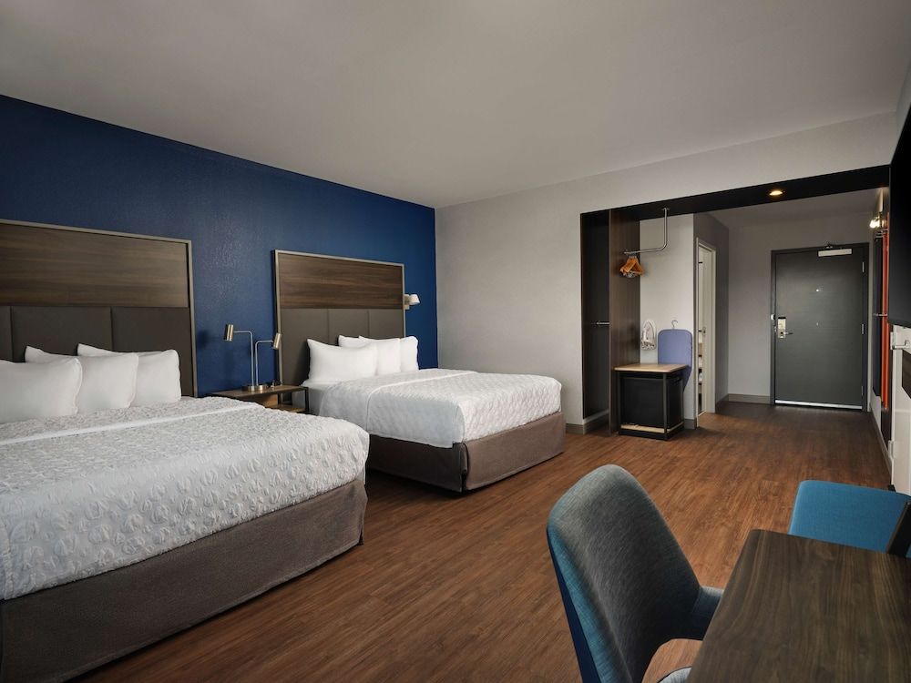 Room, 2 Queen Beds, Accessible, Bathtub (Hearing)