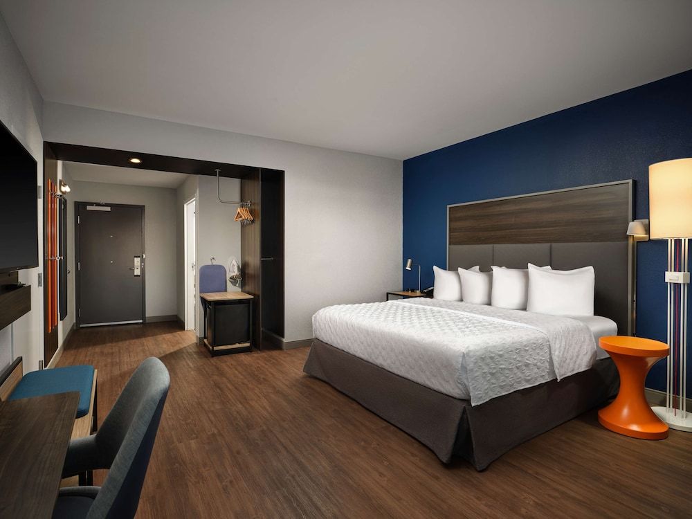Room, 1 King Bed, Accessible, Bathtub