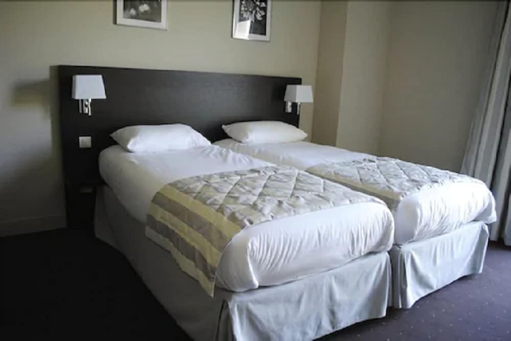 Logis Hôtel Aliénor Triple Room 3