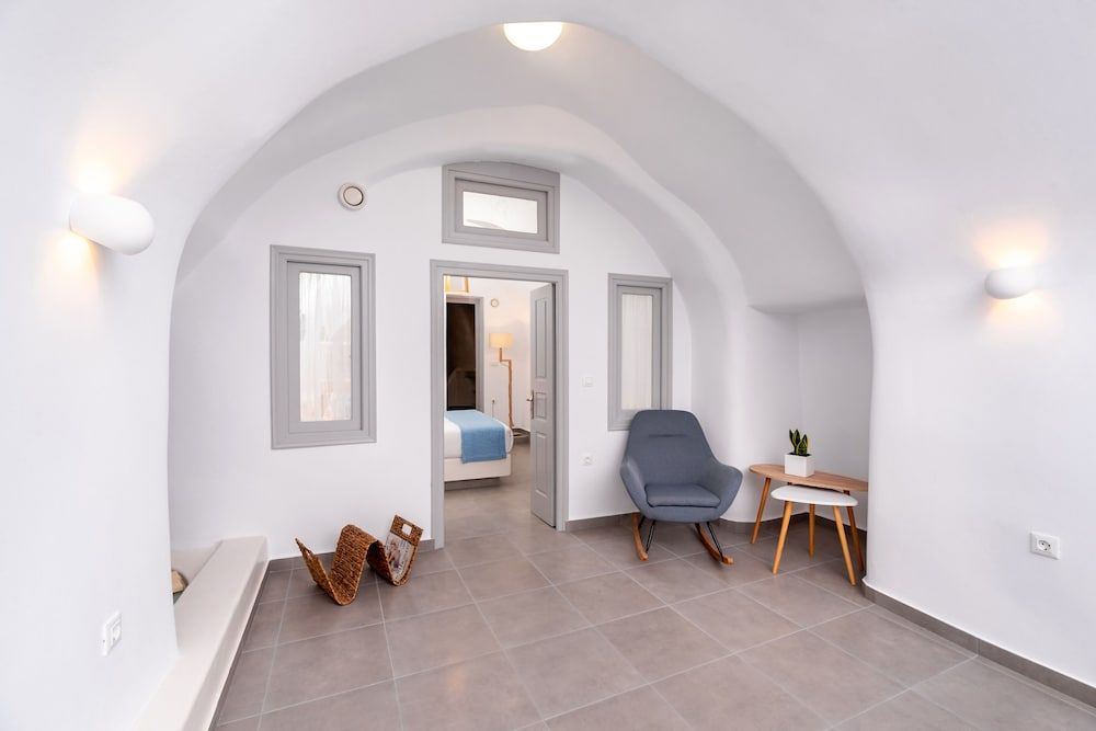 Santorini Caves Grand House, 2 Bedrooms, 2 Bathrooms, Courtyard Area 8