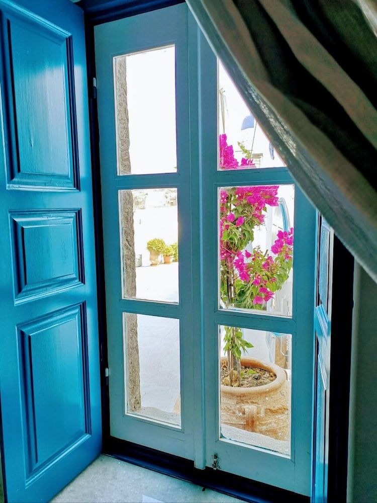 Santorini Caves Family House, 1 Double Bed with Sofa bed, Kitchen, Courtyard View 7