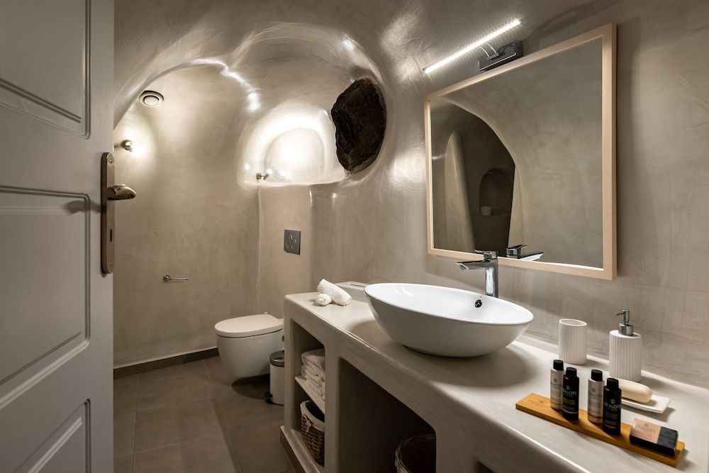 Santorini Caves Grand House, 2 Bedrooms, 2 Bathrooms, Courtyard Area 11