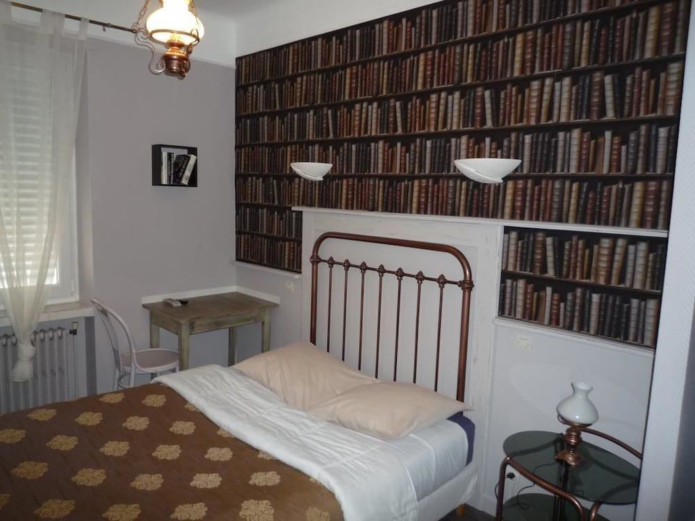 Basic Single Room, 1 Large Twin Bed, Non Smoking
