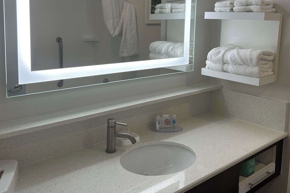 Comfort Inn Darien - North Brunswick Standard Room, 2 Queen Beds, Non Smoking 10