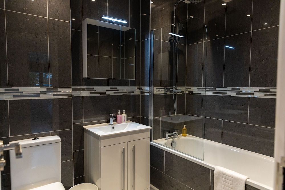 London Heathrow Bath Road Flats Executive Apartment 28