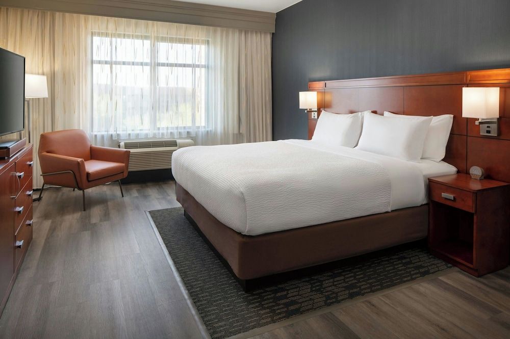 Suite, 1 Bedroom (Mobility/Hearing Accessible, Tub)