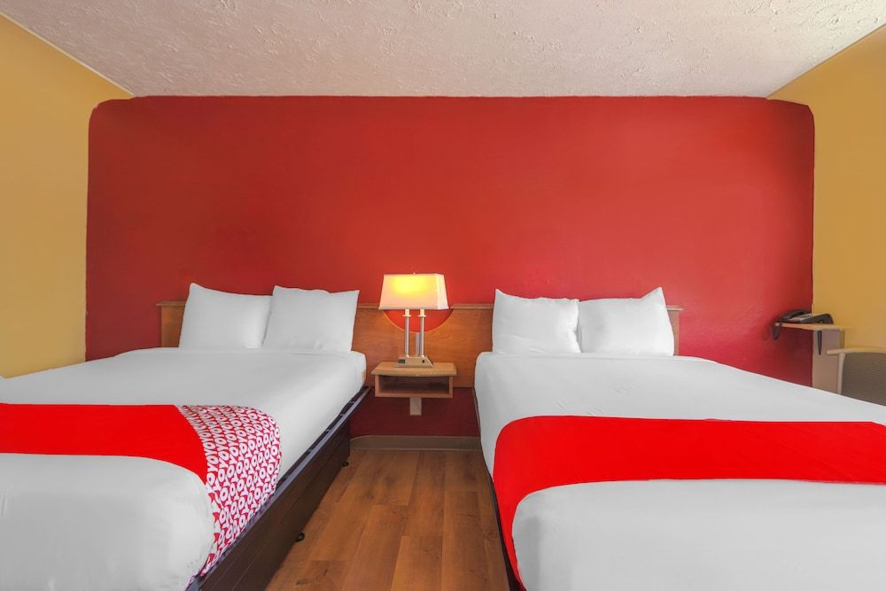 OYO Hotel North Lima OH - Boardman Room, 2 Queen Beds 3
